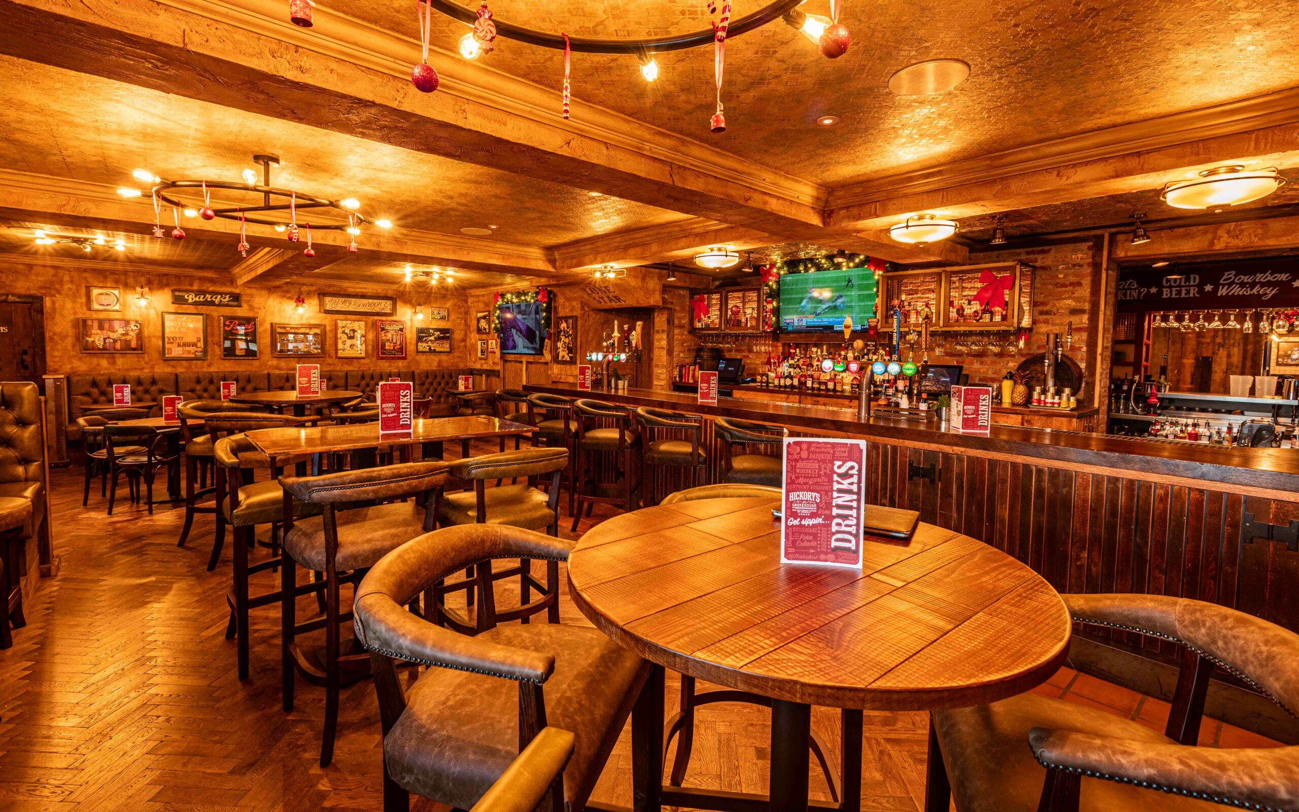 Authentic American bar area, beer, bourbon, cocktails and milkshakes at Hickory's Smokehouse Stafford